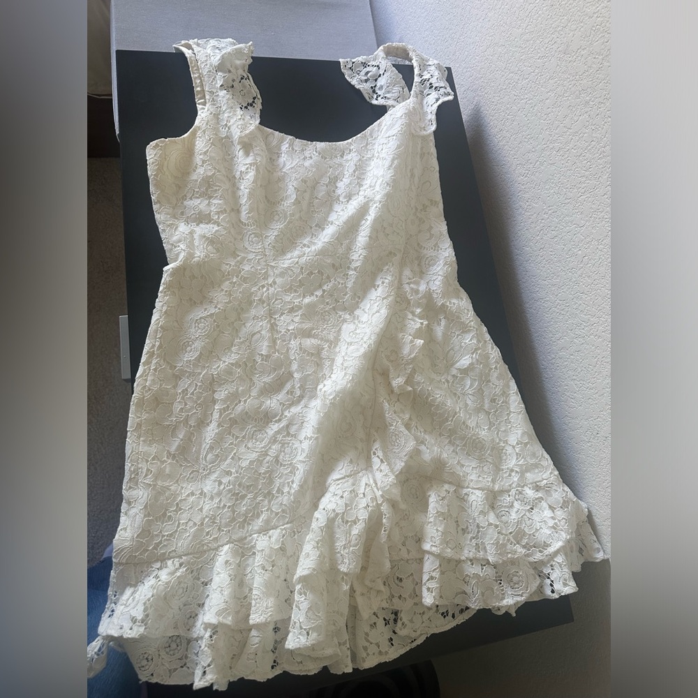 White Lace Sleeveless Dress